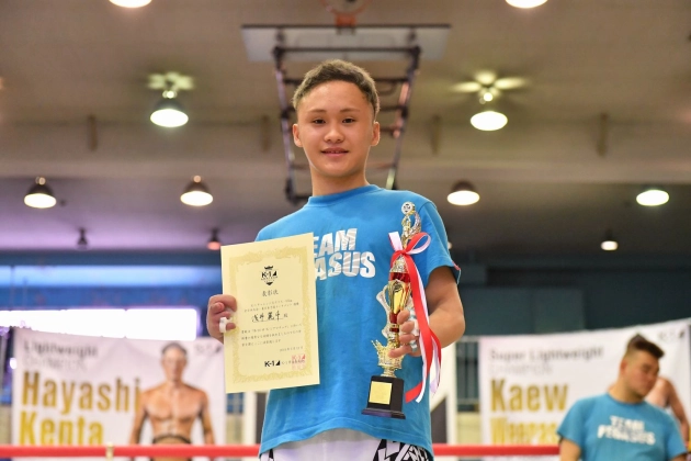 第26回K-1アマチュア　チャレンジBクラス トーナメント-55kg 優勝　浅井麗斗（K-1ジム総本部）