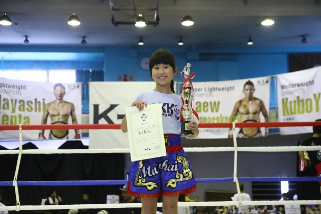 第27回K-1アマチュア　キッズBクラス3～4年生女子軽量級 トーナメント 優勝　箕川葉琉（韓道場）