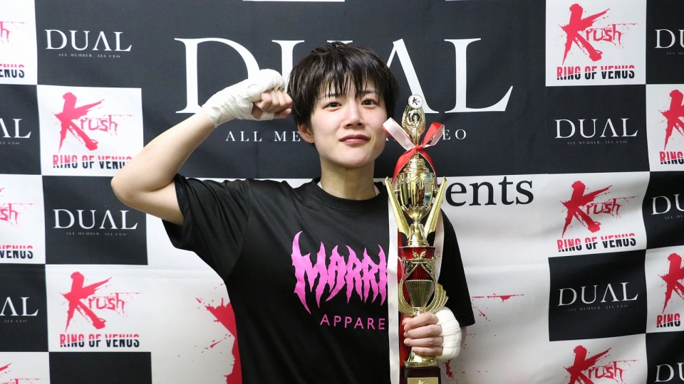 チャン・リー、復帰戦を勝利で飾る「無事に勝ててほっとしている。次もバンバンやっていくので見届けてください。イエイ!!」 K1