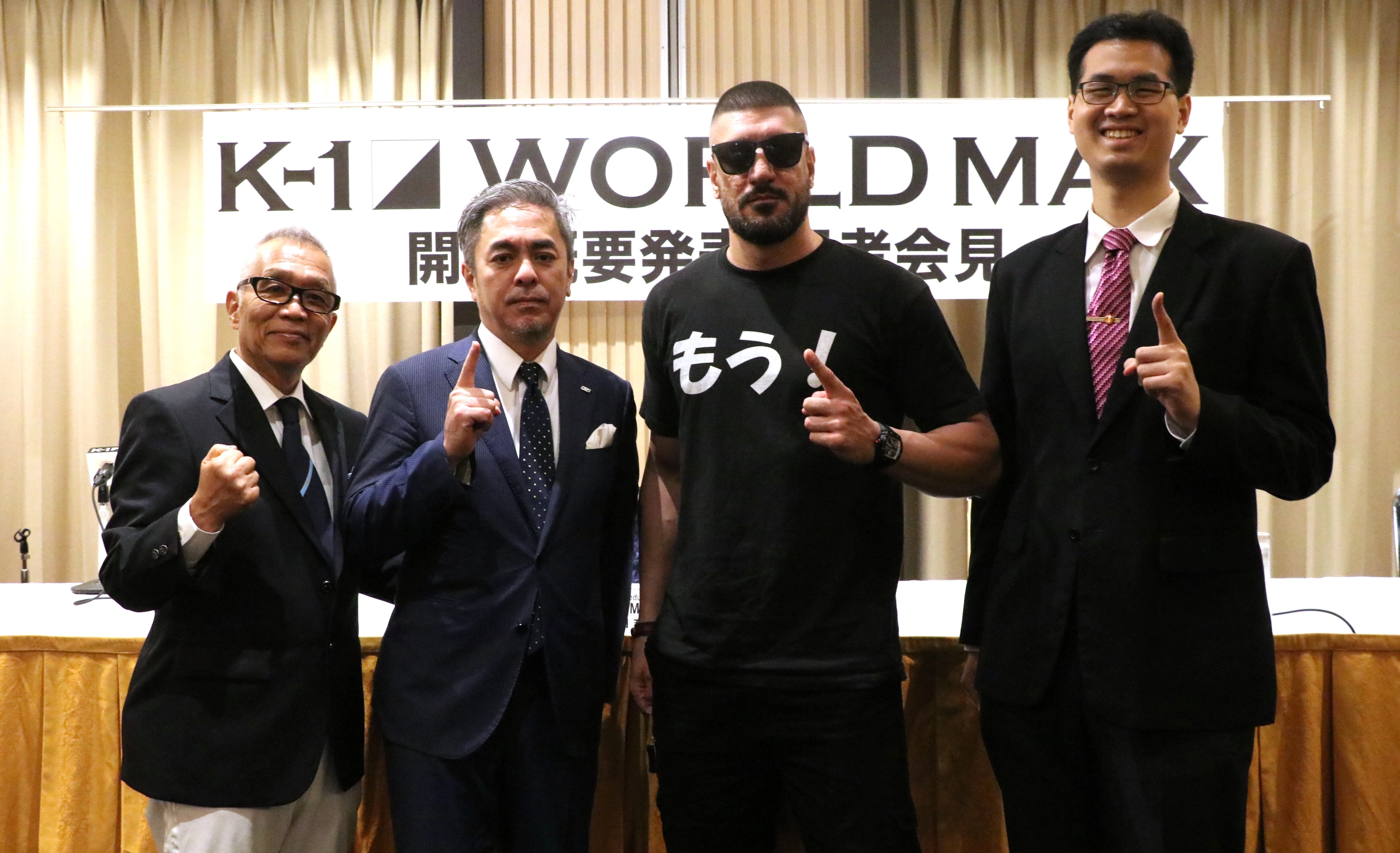 左から石井館長、宮田プロデューサー、シナ・カリミアン、K-1海外事業部のヨムジンダー