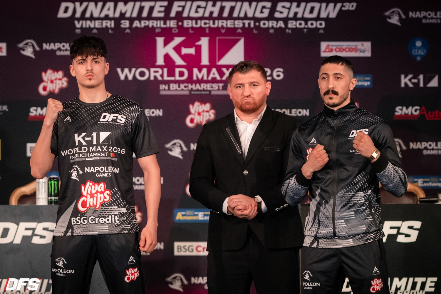 アルベルト・エナケ(ルーマニア・左) vs. ユルドゥルム・オグズ(トルコ・右)