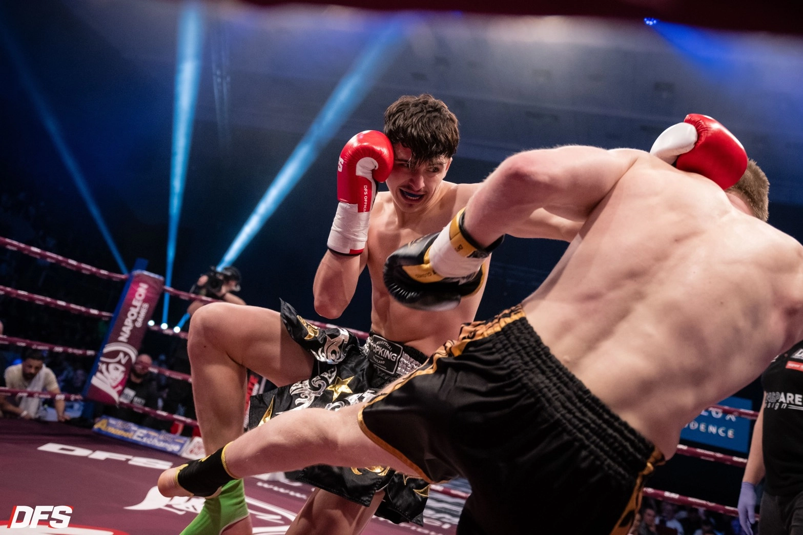 地元18歳のアルベルト・エナケはアダムチャック戦で注目を集めた