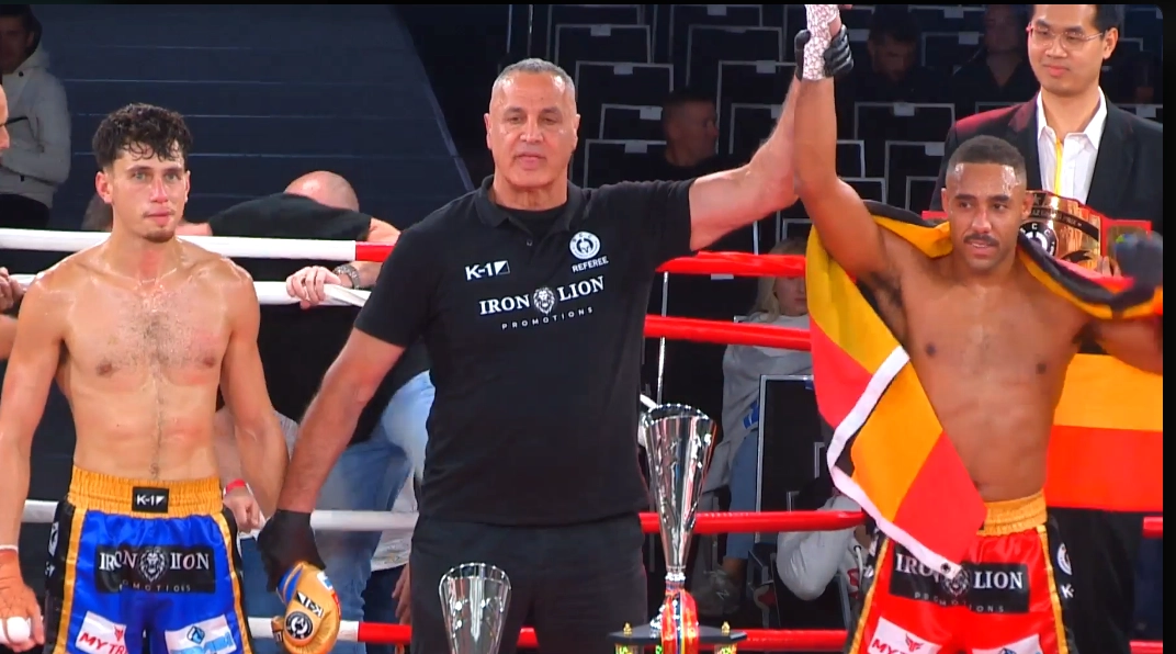 優勝したパンクハースト（右）