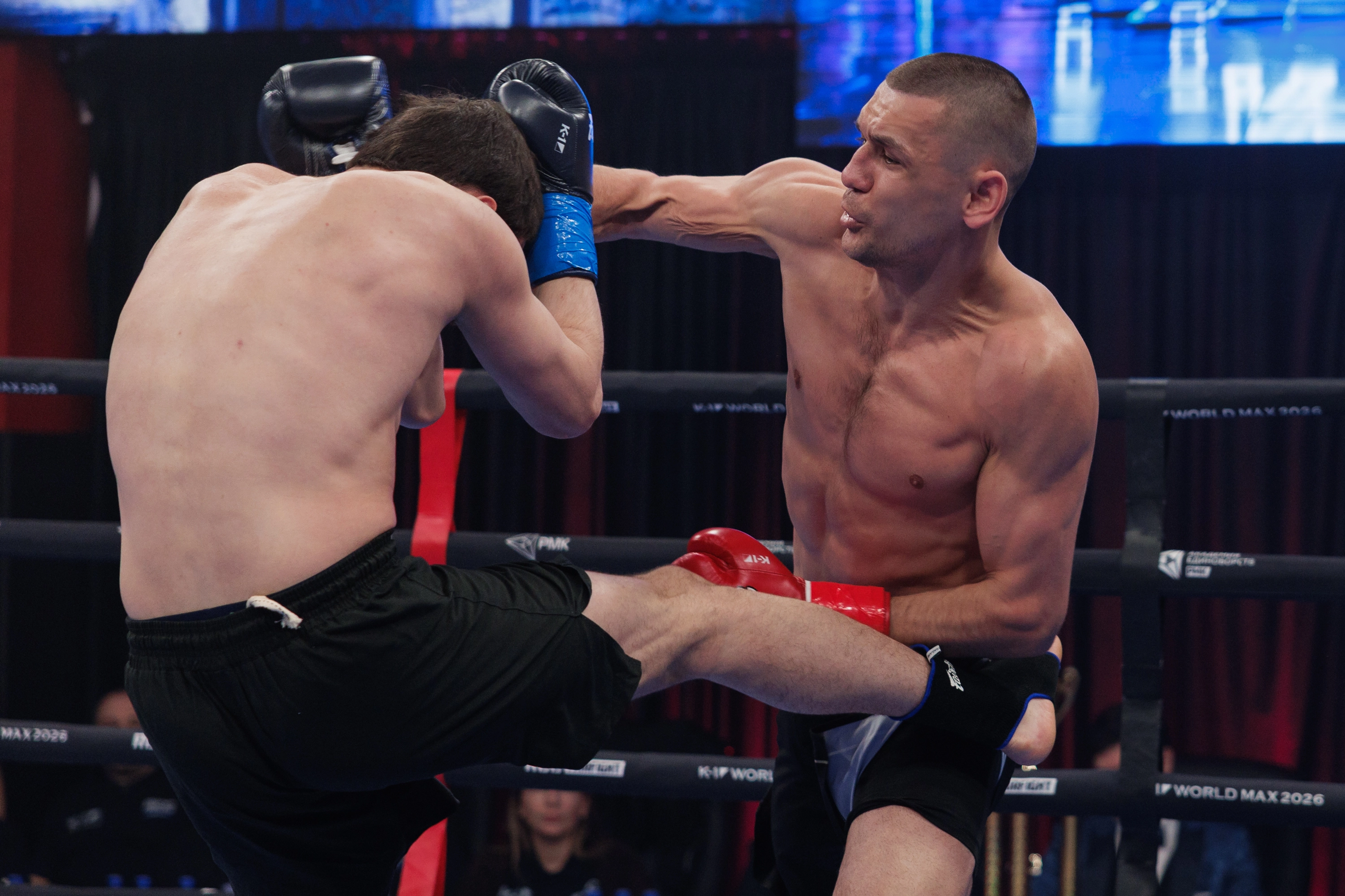 優勝候補のセメノフ（右）は勝利も手を負傷で欠場に