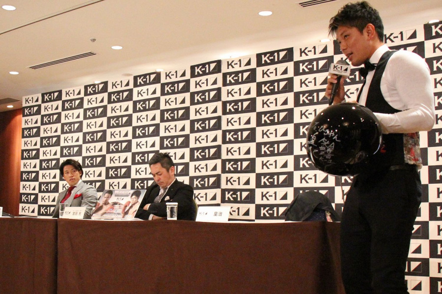 K 1 World Gp 3 21 水 祝 さいたま 皇治がヘルメットで卜部弘嵩を挑発 卜部弘嵩vs皇治は新生k 1史上最大の喧嘩マッチ K 1公式サイト 立ち技格闘技イベント K 1 Japan Group K 1 World Gp 3 21 水 祝 さいたま 皇治がヘルメットで卜部弘嵩を挑発 卜部弘嵩vs皇治は新生k 1史上最大の喧嘩マッチ K 1公式サイト 立ち技格闘技イベント K 1 Japan Group