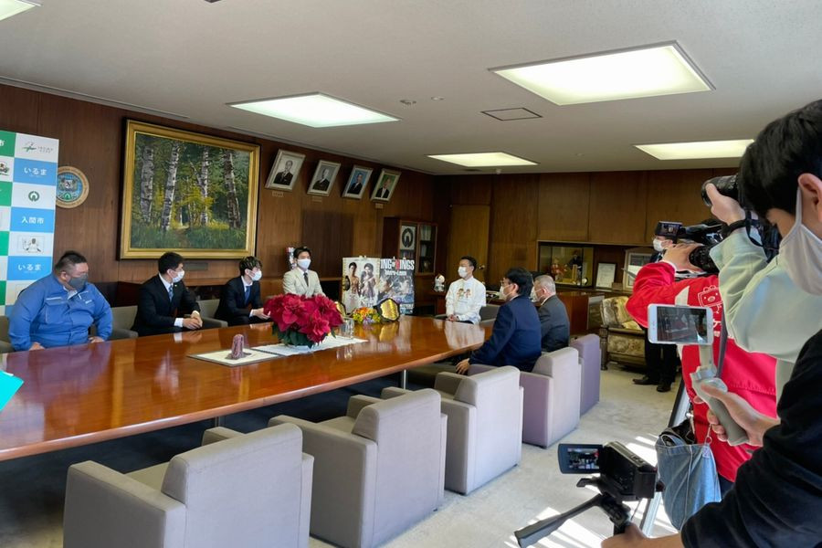 レオナ ペタス 加藤虎於奈が入間市 杉島理一郎市長を表敬訪問 2人の活躍は市民の誇り 入間市の子供に夢や希望を与えられる活動をしてほしい 杉島市長 K 1公式サイト K 1 Japan Group